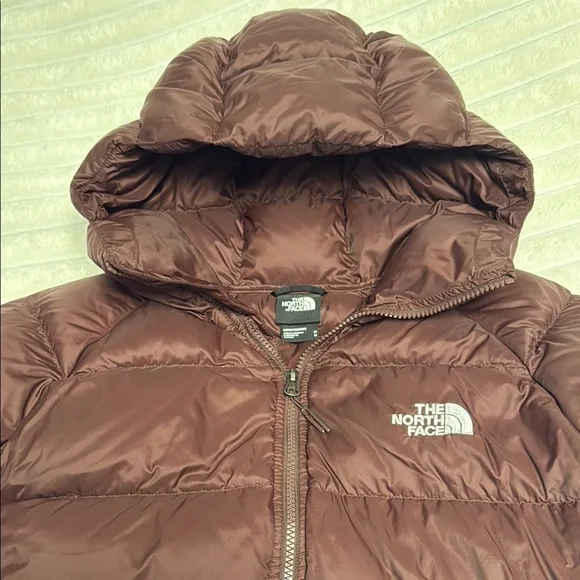 The North Face Chocolate Puffer Jacket - Picture 2 of 10